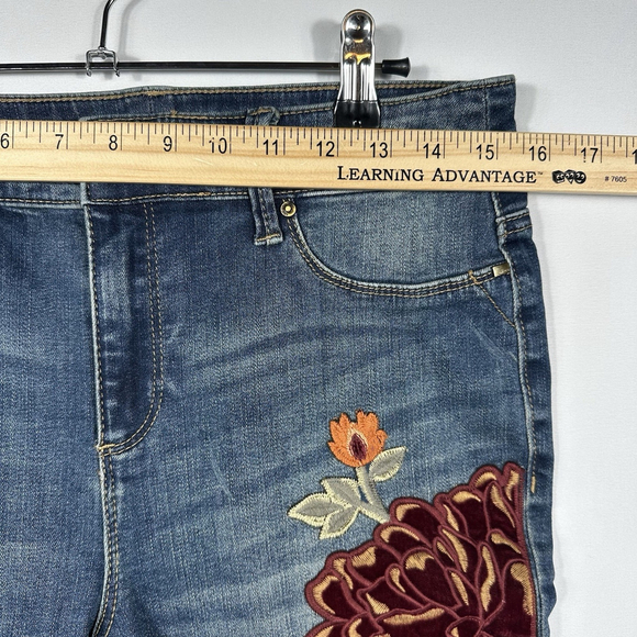 Chicos Jeggings Womens Size 4R Embroidered Floral Blue Denim Stretch Jeans - Picture 8 of 10